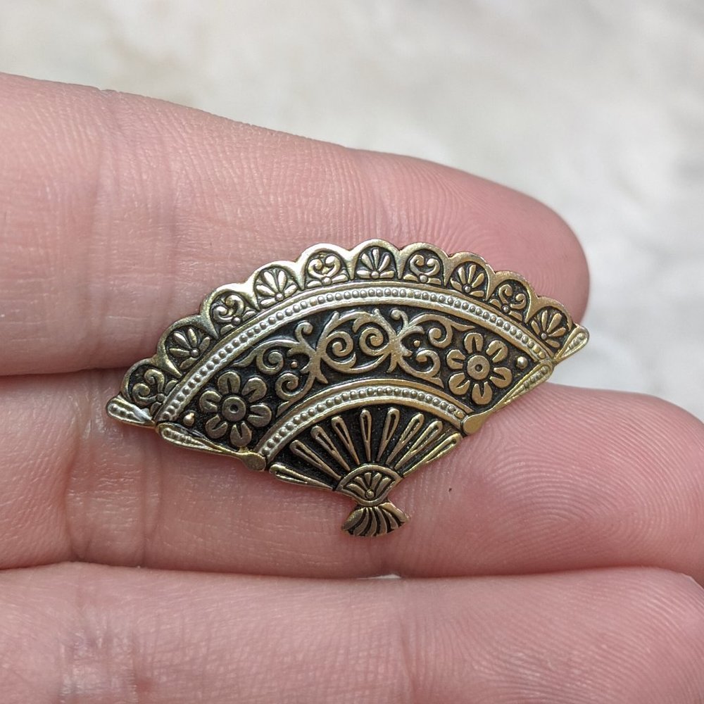 Vintage goldtone & black hand fan brooch pin